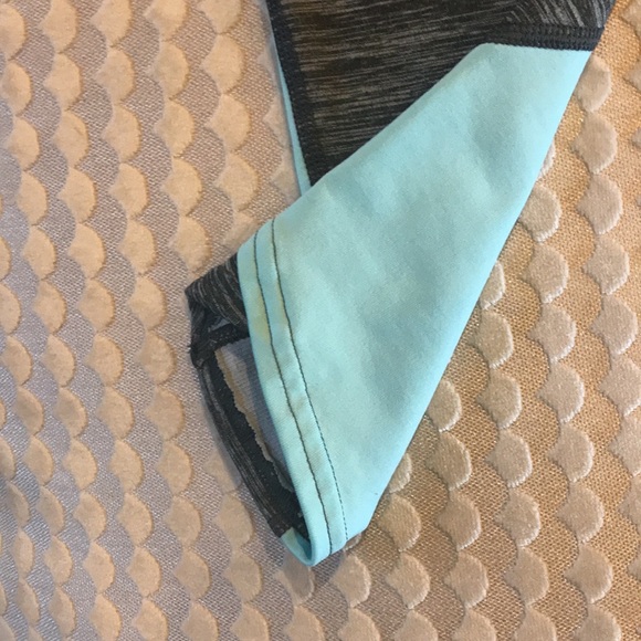 Under Armour adult small pull on leggings gray and mint color excellent conditio - Picture 4 of 10